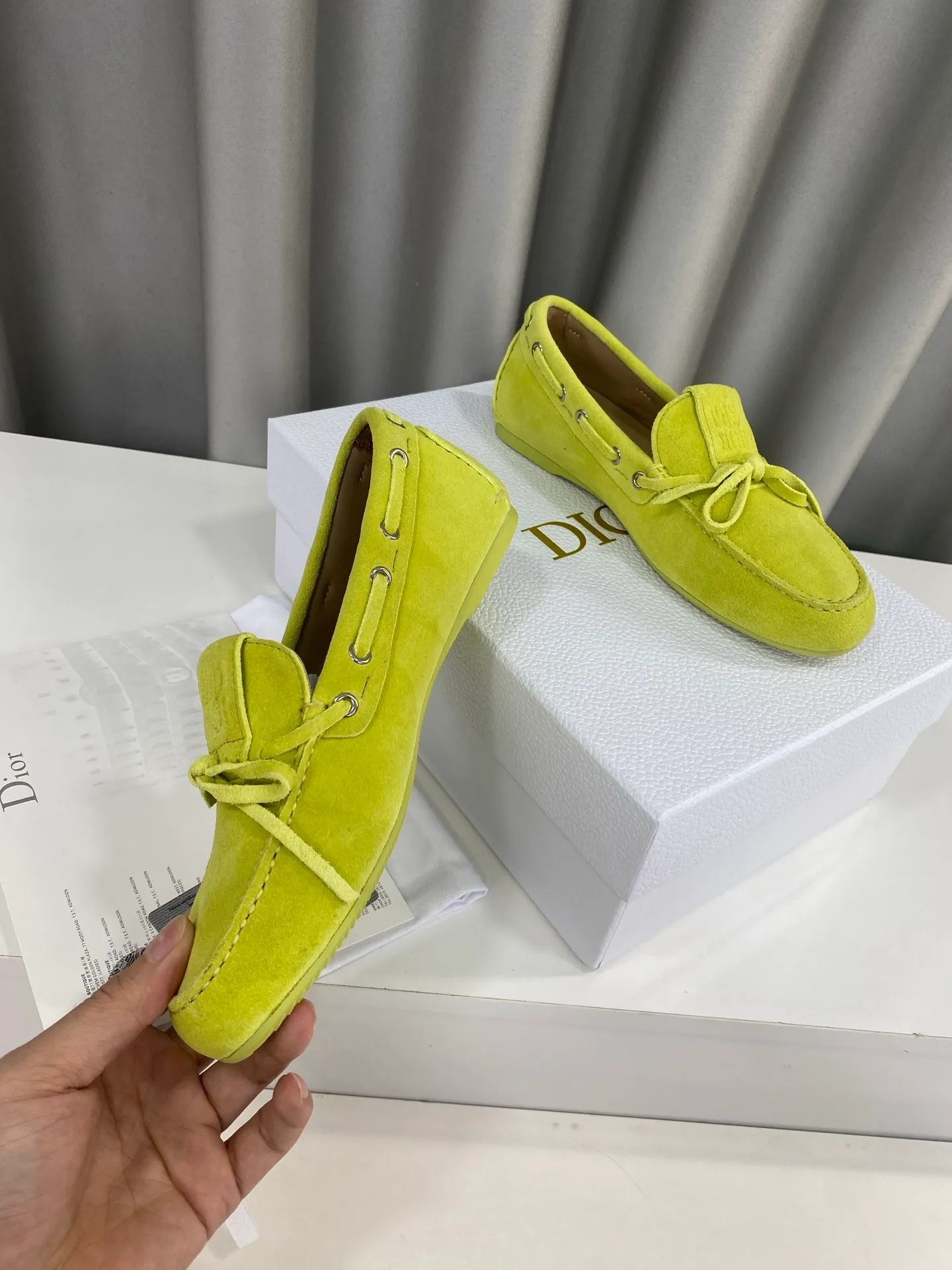 👟👟Ex-factory price 480👟👟 "Exclusive top version" DIOR Dior~25vs spring and summer popular casual flat loafer series... A shoe that does not clash with shirts, simple partition design, a spring must-have, can be worn with any pants or skirt, very comfortable and good-looking on the feet... ❶Fabric: original customized cow suede ❷Inner lining: original customized sheepskin ❸Foot pads: sheepskin ❹Outsole: Original molded wear-resistant rubber ❺Number of codes: 35-39 (40 customizations are not returnable) ❻Packaging: Original full set of packaging ☀Color: 5 colors available simultaneously on the official website